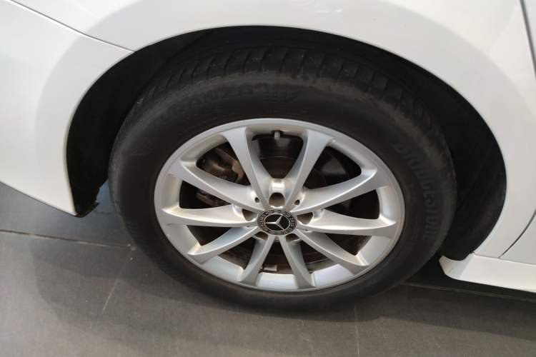 Used Mercedes-Benz A-Class 2022 Restyled A 200 L Sport Sedan Fashion Version Right Rear Wheel Hub
