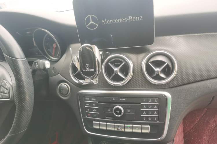 Used Mercedes-Benz GLA 2017 GLA 200 Sport Edition Audio And AC Panel