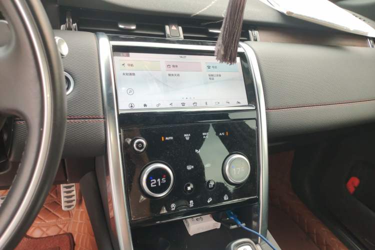 Used Land Rover Discovery Sport 2020 249 PS R-Dynamic Performance Edition Audio And AC Panel