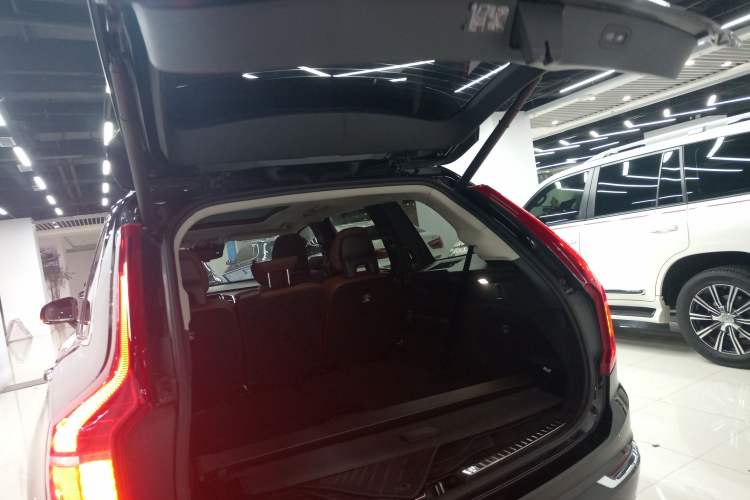 Used Volvo XC90 2019 T6 Zhiyi Edition 7-Seater China V Emission Standard
