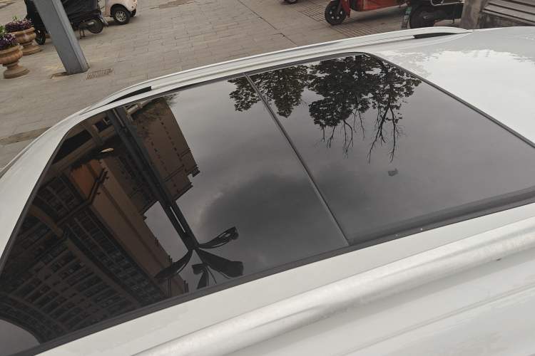 Used Volkswagen T-ROC 2019 230TSI DSG Two-Wheel-Drive Advanced Version China VI Standard Roof