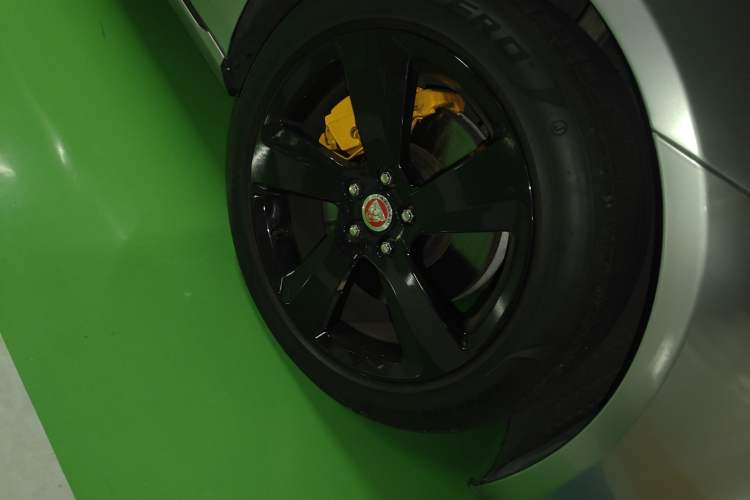 Used Jaguar XFL 2020 XFL 2.0T P200 Two-Wheel-Drive Elite Edition Right Front Wheel Hub