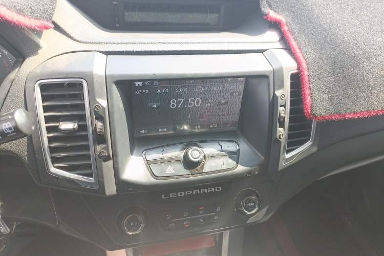 Used Leopaard Q6 2015 2.4L Manual 4x4 Excellence Edition
