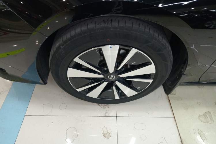 Used Nissan Teana 2021 2.0L XL Upper AD1 Smart Drive & Navigation Edition Left Front Wheel Hub
