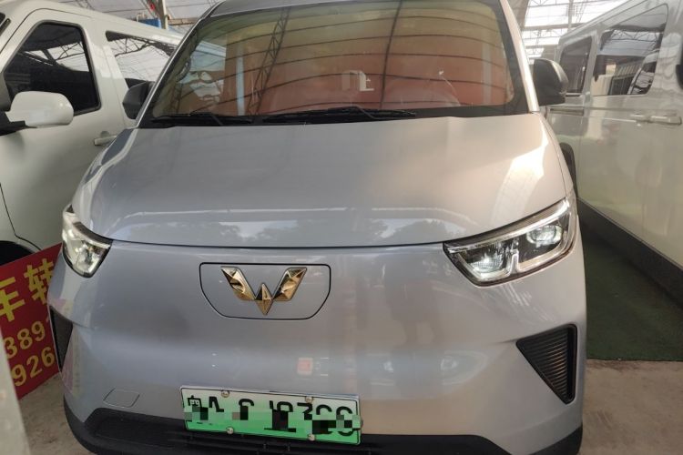 Used Wuling Yangguang 2024 300km Comfort-Grade Passenger Van 60kW
