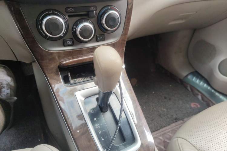 Used Nissan Sylphy 2012 1.6 XL CVT Luxury Edition Gear Lever