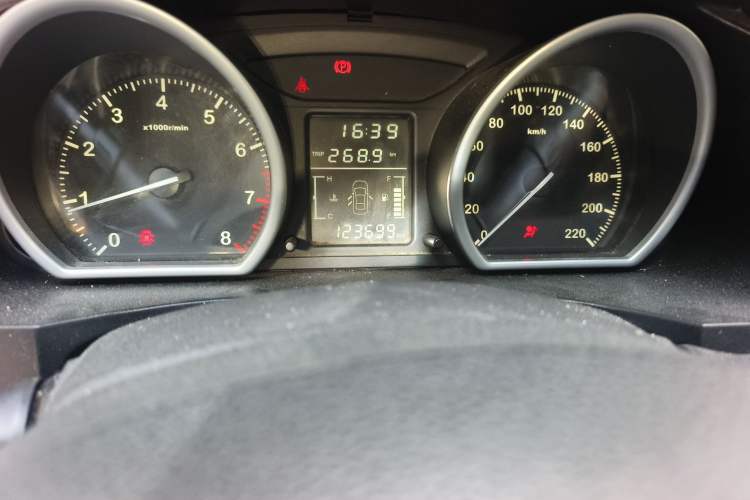 Used Zotye T600 2014 1.5T Manual Luxury Model Odometer Close Up