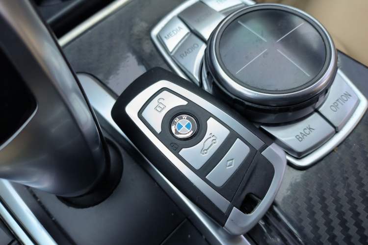 Used BMW 5 Series 2013 525Li Luxury Model
