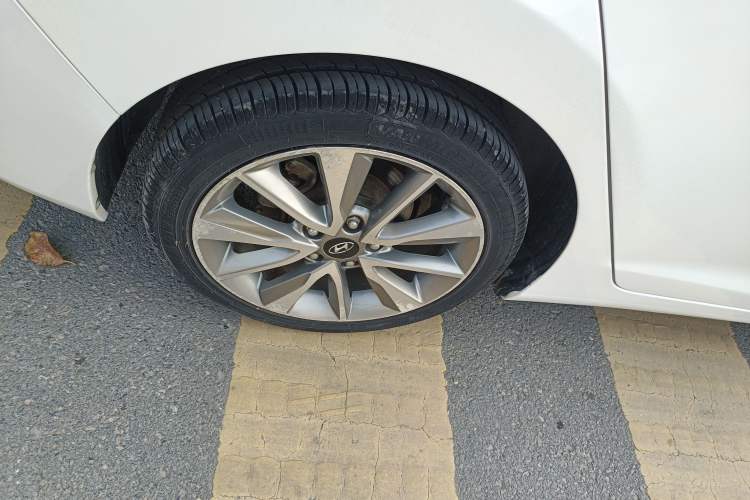 Used Hyundai Elantra (5th Generation / Langdong) 2015 1.6L Automatic Leading Model