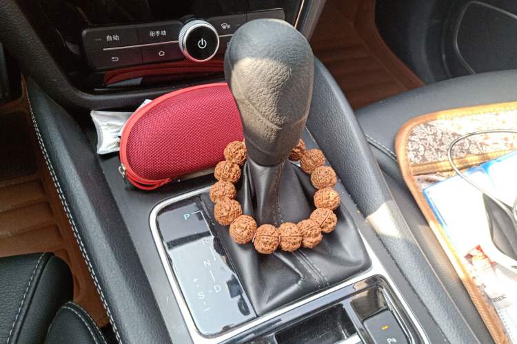 Used BYD Song MAX 2017 1.5T Automatic Smart Connect Prestige 7-Seater Gear Lever