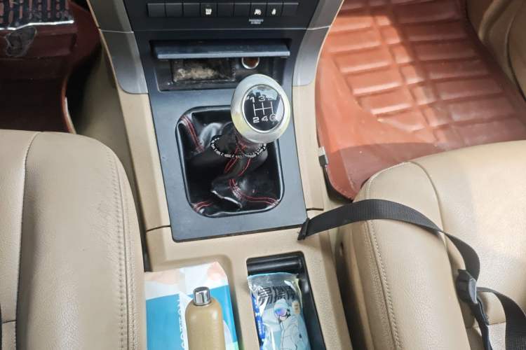 Used Haval H5 Classic 2010 European-style 2.0L Two-Wheel Drive Model with Sunroof