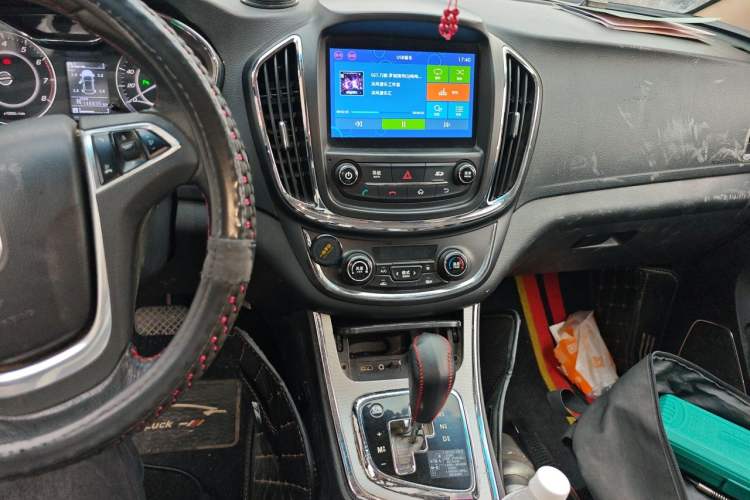 Used Baojun 560 2016 1.8L iAMT Luxury Model Audio And AC Panel