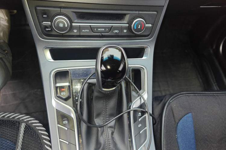 Used Geely Auto Vision S1 2018 1.4T CVT FENGXING Model Gear Lever