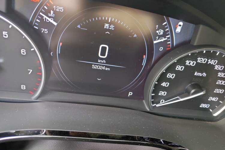 Used Cadillac XT5 2018 25T Luxury Model Odometer Close Up