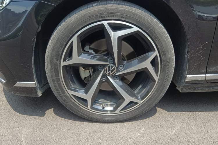 Used Volkswagen Magotan 2023 2 Million Units Limited Edition 330TSI DSG Leading Version