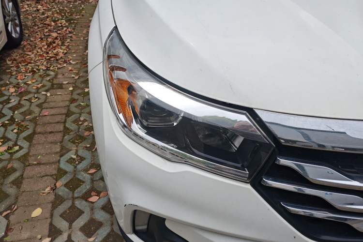 Used GAC Trumpchi GS4 2017 235T Automatic Two-Wheel Drive Elite Edition Right Front Headlight