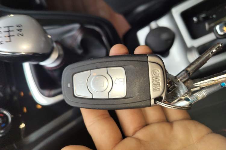 Used Haval H6 2014 Upgraded Model 2.0T Diesel Manual Two-Wheel Drive Urban Version