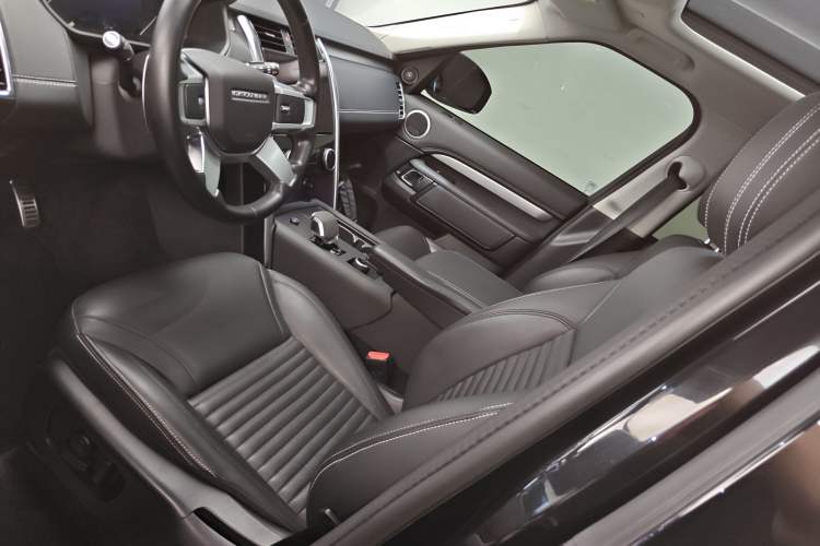 Used Land Rover Discovery 2023 360 PS R-Dynamic S