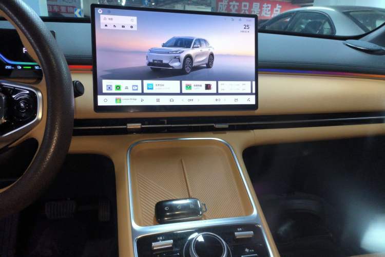 Used Geely Galaxy Xingjian 7 EM-i 2025 120km Launch+ Version Audio And AC Panel