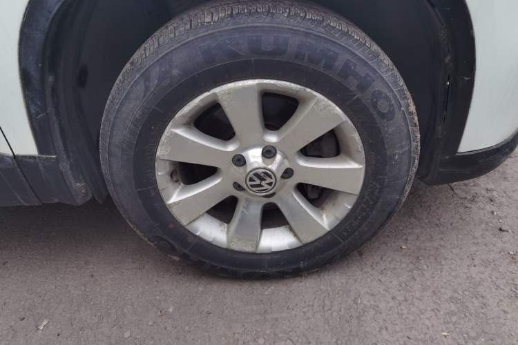 Used Volkswagen Tiguan 2010 1.8 TSI Manual Two-Wheel Drive Urban Edition Right Front Wheel Hub