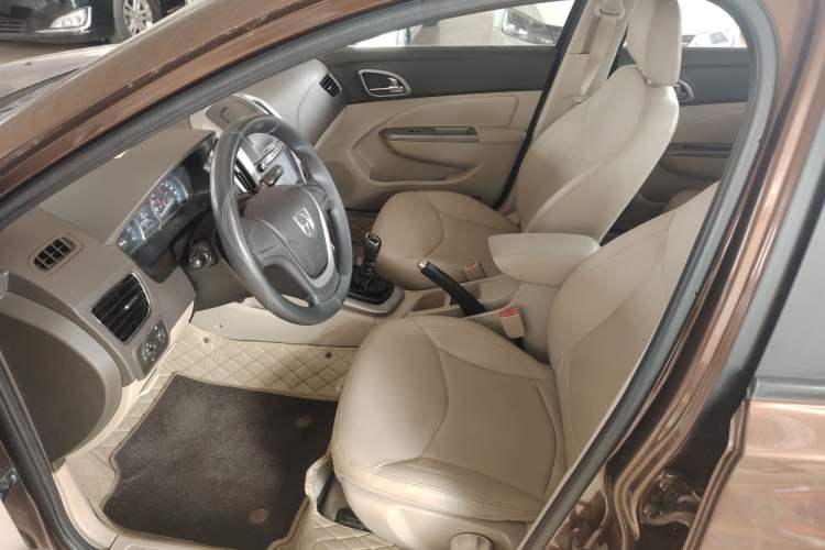 Used Baojun 630 2013 1.5L manual Comfort trim