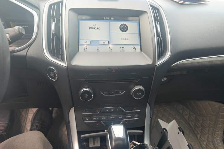 Used Ford Edge 2016 EcoBoost 245 Two-Wheel-Drive Titanium 7-Seater Audio And AC Panel