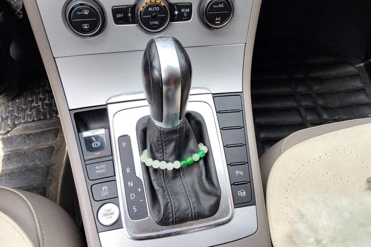 Used Volkswagen Magotan 2013 2.0 TSI Ultimate Model Gear Lever