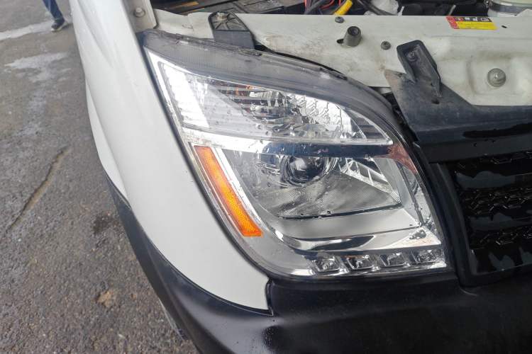 Used SAIC MAXUS Xintu V80 2019 2.5T Classic Version 6-Speed Manual – Aoyuntong Modified Long Wheelbase Mid-Height 7-Seater