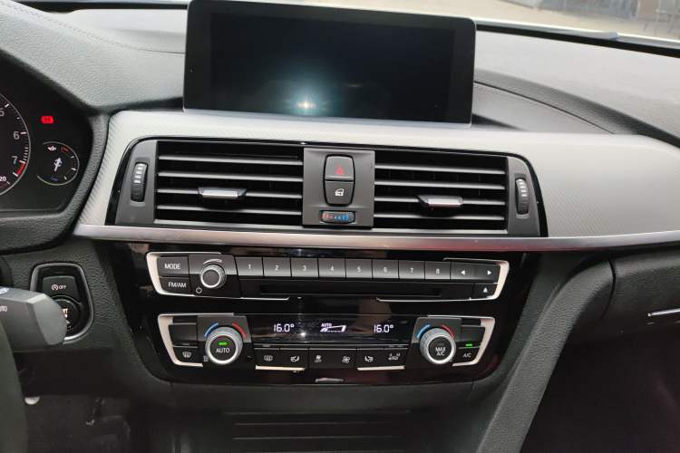 Used BMW 3 Series 2019 320i M Sport Night Edition Audio And AC Panel