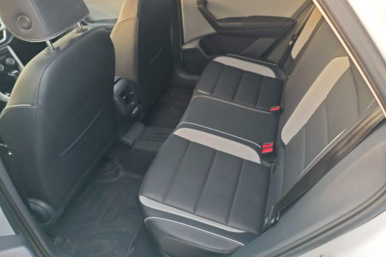 Used Volkswagen T-ROC 2024 280TSI DSG Two-Wheel-Drive Time Edition