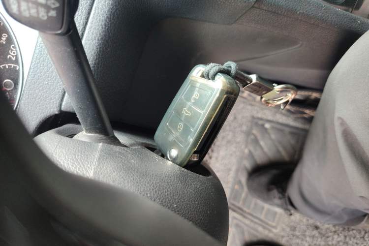 Used Volkswagen Golf 2017 1.6L Automatic Comfort Million-Vehicle Anniversary Edition Vehicle Key