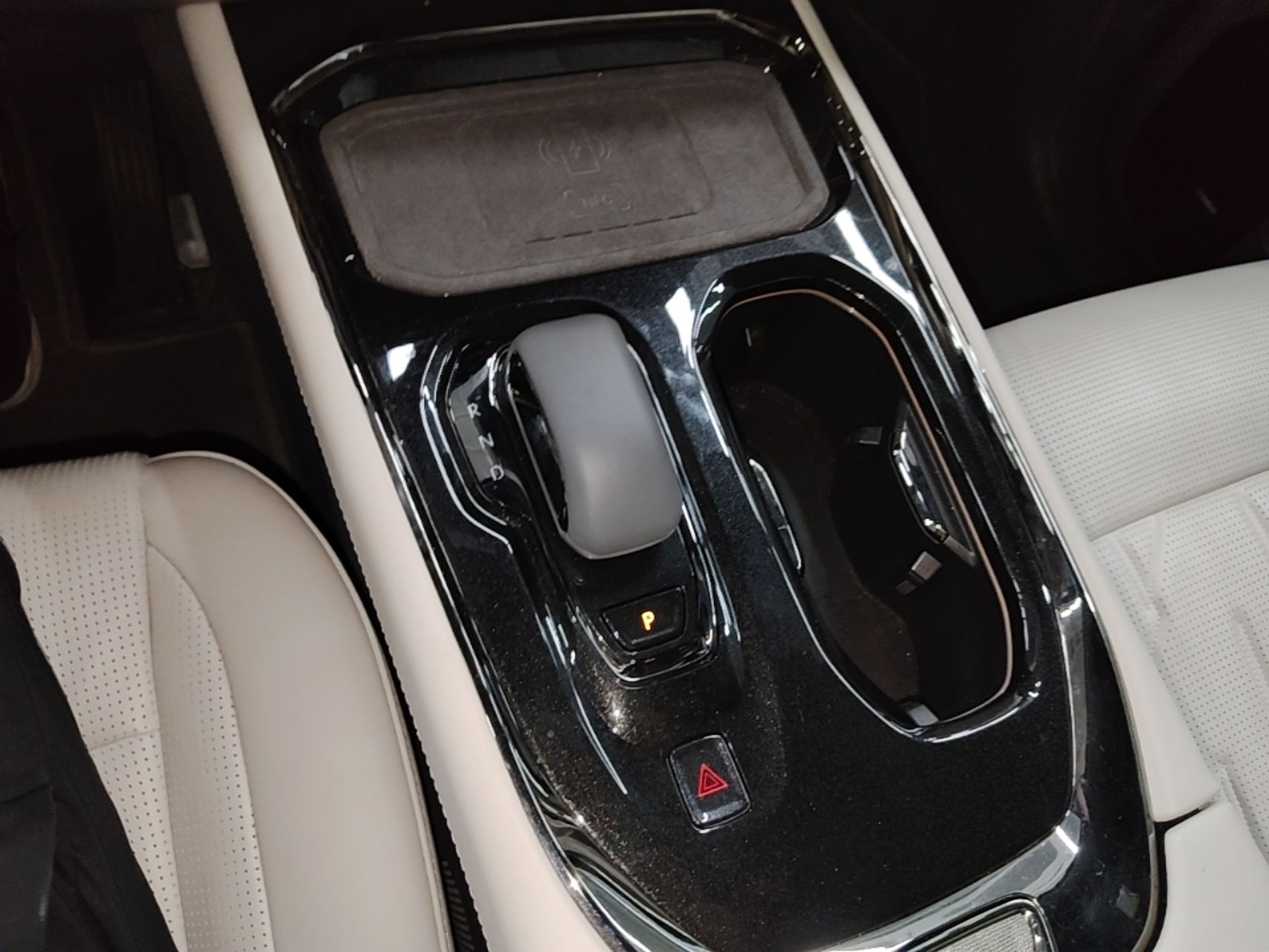 Zeekr 009 2024 7-Seater Walk-Through Version Four-Wheel Drive 108 kWh — снимка 16