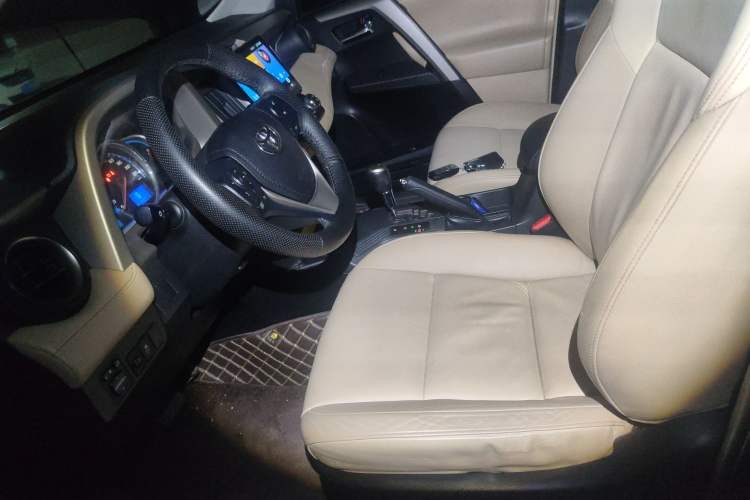 Used Toyota RAV4 2013 2.0L CVT Four-Wheel Drive New Edition