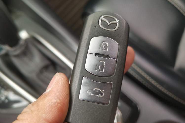 Used Mazda 3 Axela 2017 Sedan 1.5L Automatic Comfort Model Emission Standard China V