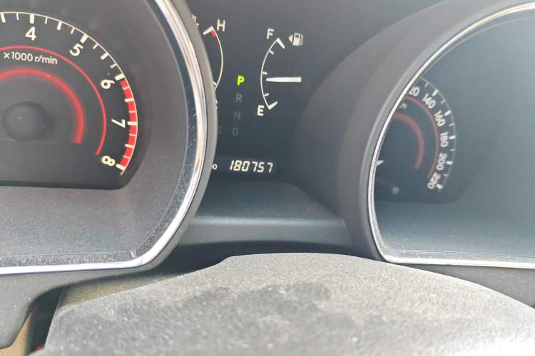 Used Toyota Highlander 2011 2.7L Two-Wheel Drive 5-Seater Elite Edition Odometer Close Up