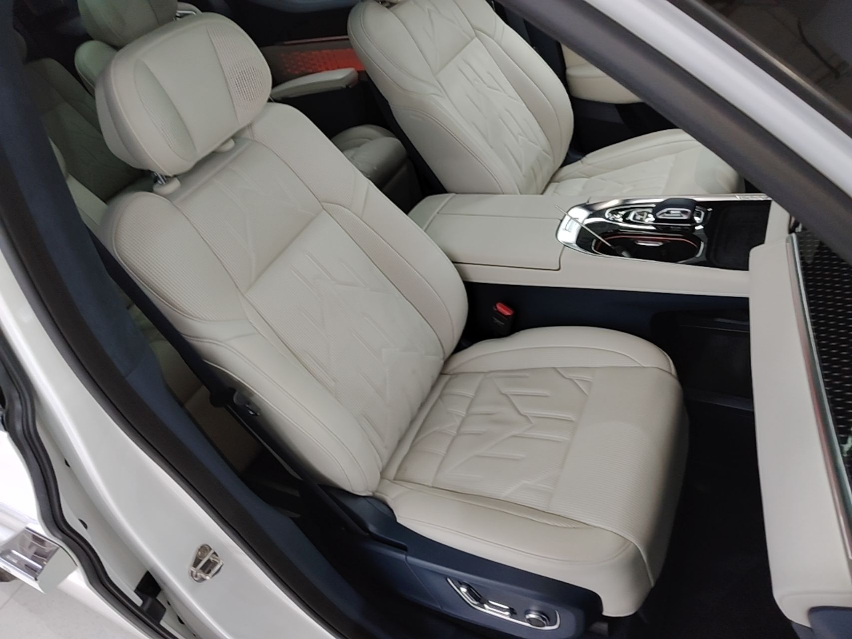 Zeekr 009 2024 7-Seater Walk-Through Version Four-Wheel Drive 108 kWh — снимка 19