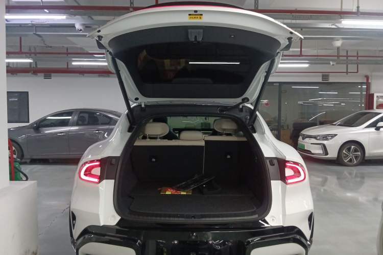 Used Xiaomi Auto YU7 2025 Ultra-Long Range High-Performance All-Wheel-Drive Max Edition Trunk