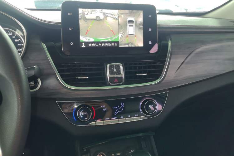 Used Baojun 730 2019 1.5T CVT Flagship Model 7 Seats China VI Emission Standard
