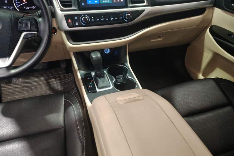 Used Toyota Highlander 2018 2.0T Two-Wheel Drive Elite Edition 7 Seats China VI Standard