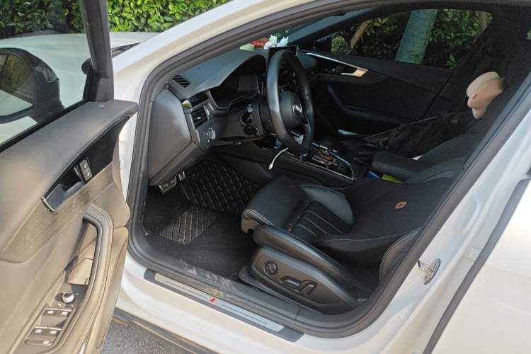 Used Audi A4L 2023 40 TFSI Luxury Dynamic Model
