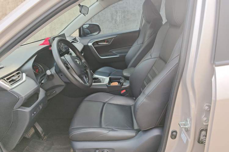 Used Toyota Wildlander 2021 2.0L CVT Two-Wheel Drive Luxury Edition Left Front Seat