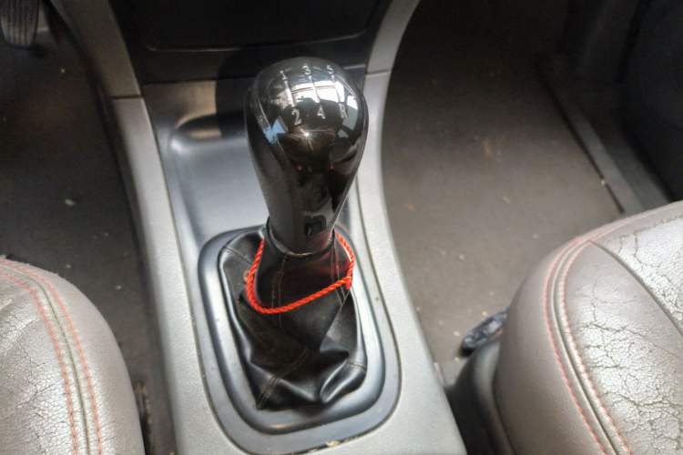 Used Dongfeng Shuaike 2013 Revised Version 1.5L Manual Standard Trim 5 Seats China IV Standard
