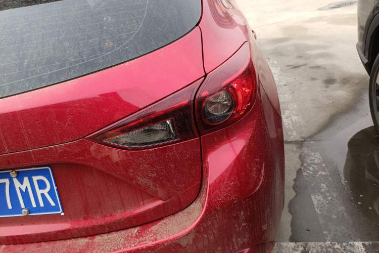 Used Mazda Mazda 3 Axela 2017 Hatchback 1.5L Manual Comfort Edition China V