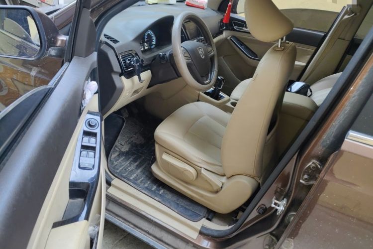 Used Baojun 730 2014 1.5L manual Comfort ESP version 7 seats
