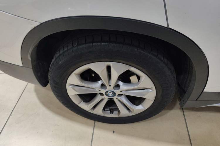 Used BMW X1 New Energy 2019 xDrive25Le Mileage Upgrade Version Right Rear Wheel Hub