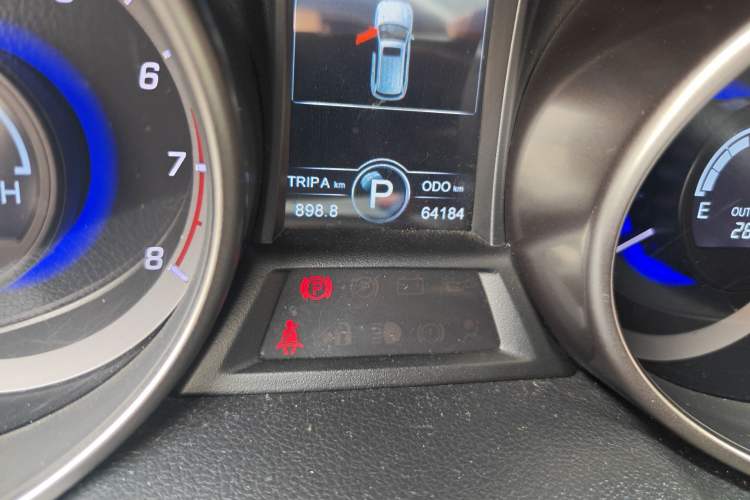 Used CHANGAN CS75 2016 1.8T Automatic Elite Model China V Standard Odometer Close Up