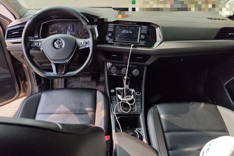 Used Volkswagen Sagitar 2019 200TSI DSG Comfort Version China VI Standard Center Console