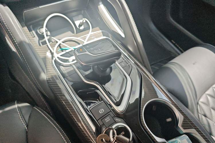 Used SAIC MAXUS D90 Pro 2021 2.0T Gasoline 4x4 Luxury Edition 7-Seater
