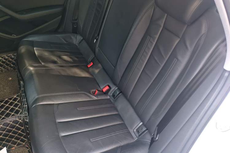 Used Audi A4L 2018 30th Anniversary Edition 40 TFSI Fashion Model
