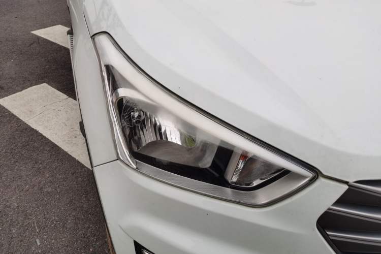 Used Hyundai ix25 2015 1.6L Automatic Two-Wheel Drive Smart GLS Trim Right Front Headlight